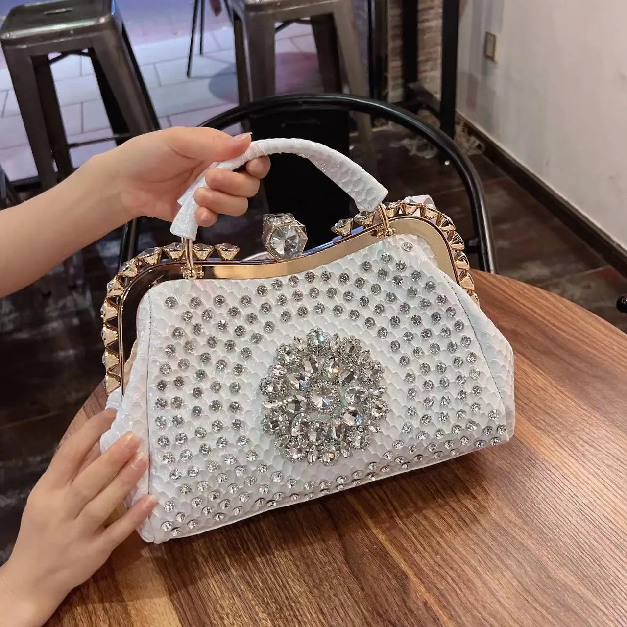 2024 New Luxury Fashion Diamonds Women's Handbags Leather Design Clip Rhinestone Bag Portable Tote Shoulder Messenger Bags